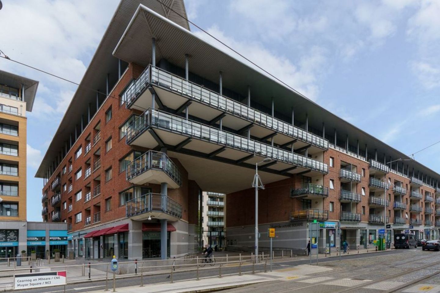 Apt 153 Shannon House, Custom House Square, D01 YX36, IFSC, Dublin 1