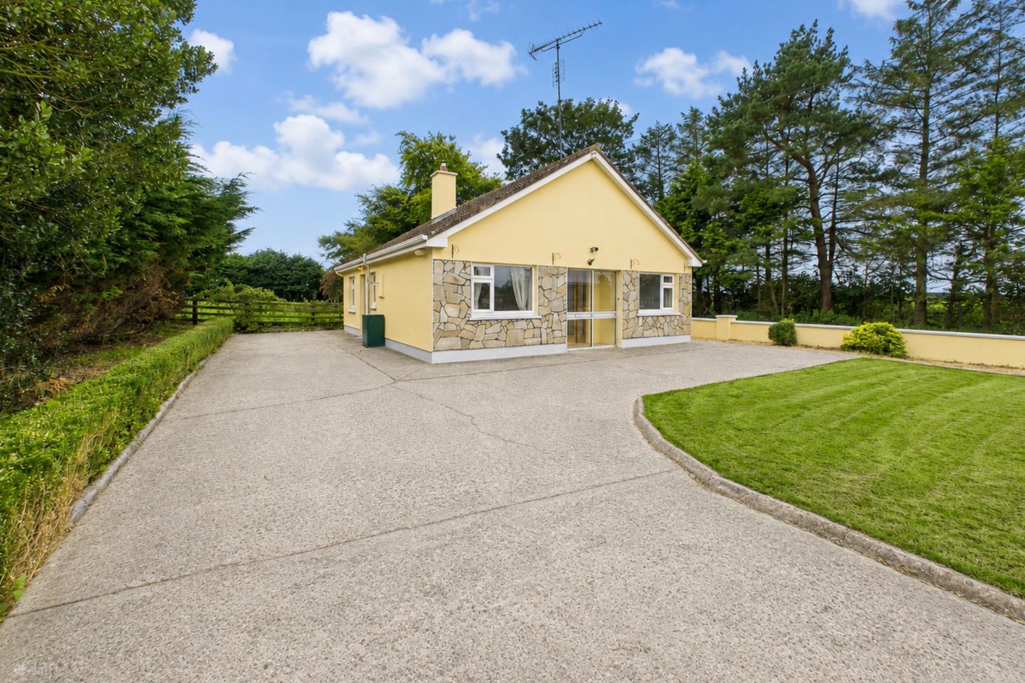 Lower Ballagh, Menlough, Ballinasloe, Co. Galway, H53W882