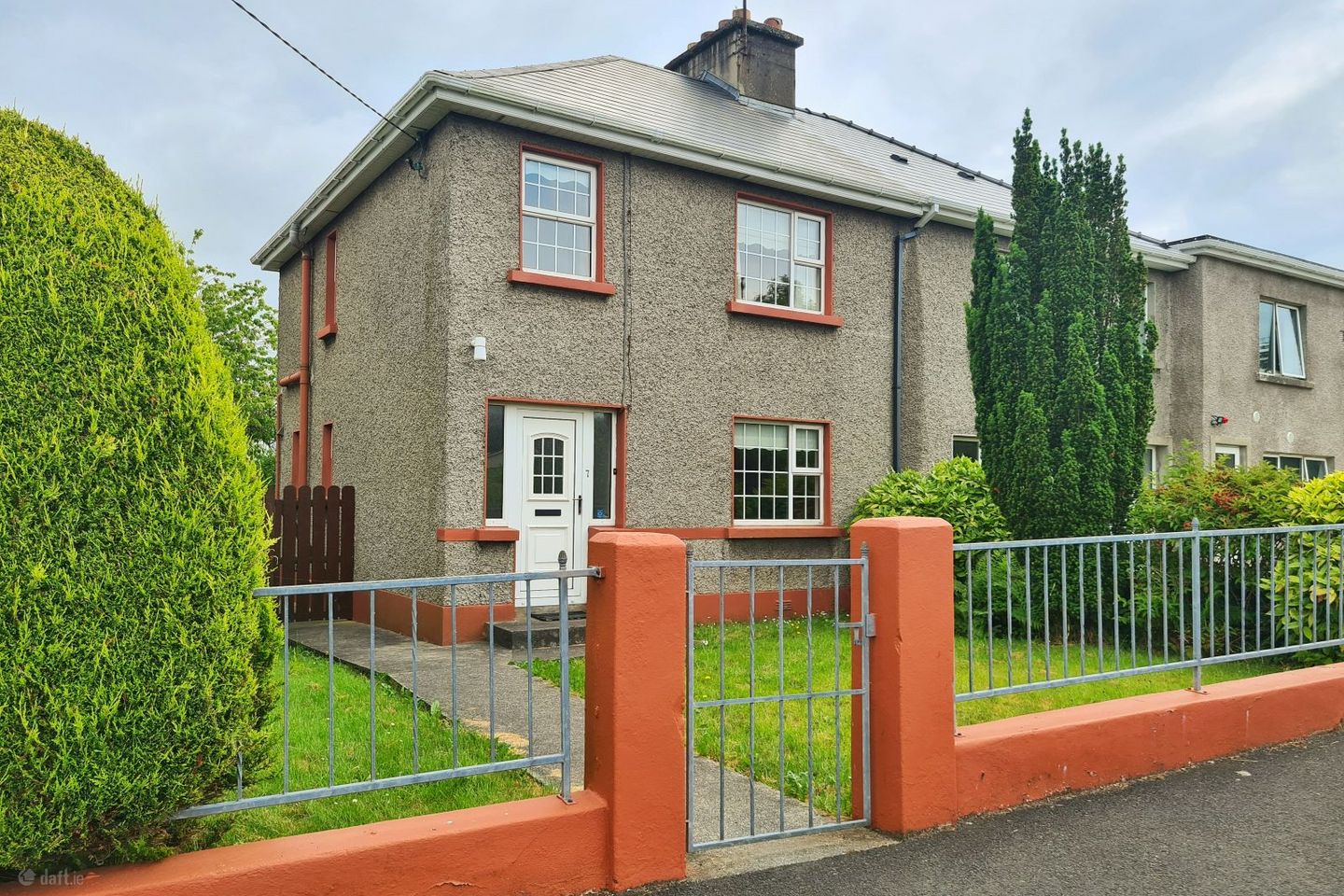 Town Centre! Near Hospital! Available for 6 month rent from mid-July- suit doctors on rotation-Mcmahon Villas, Letterkenny, Letterkenny, Co. Donegal