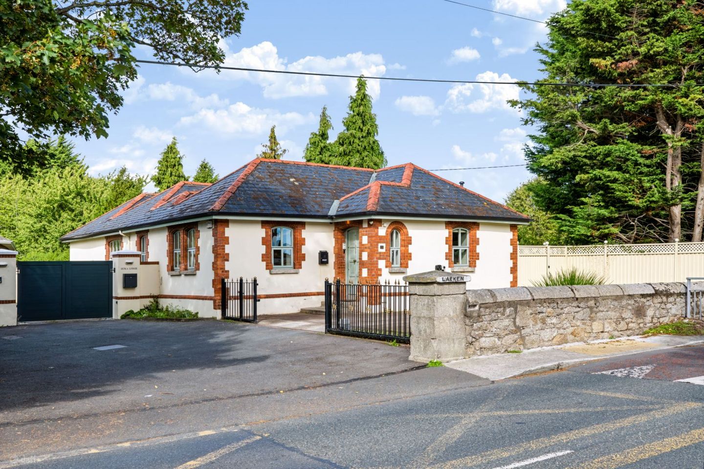 Laeken, 100 Churchtown Road Lower, Dublin 14. , Churchtown, Dublin 14, D14E1X4