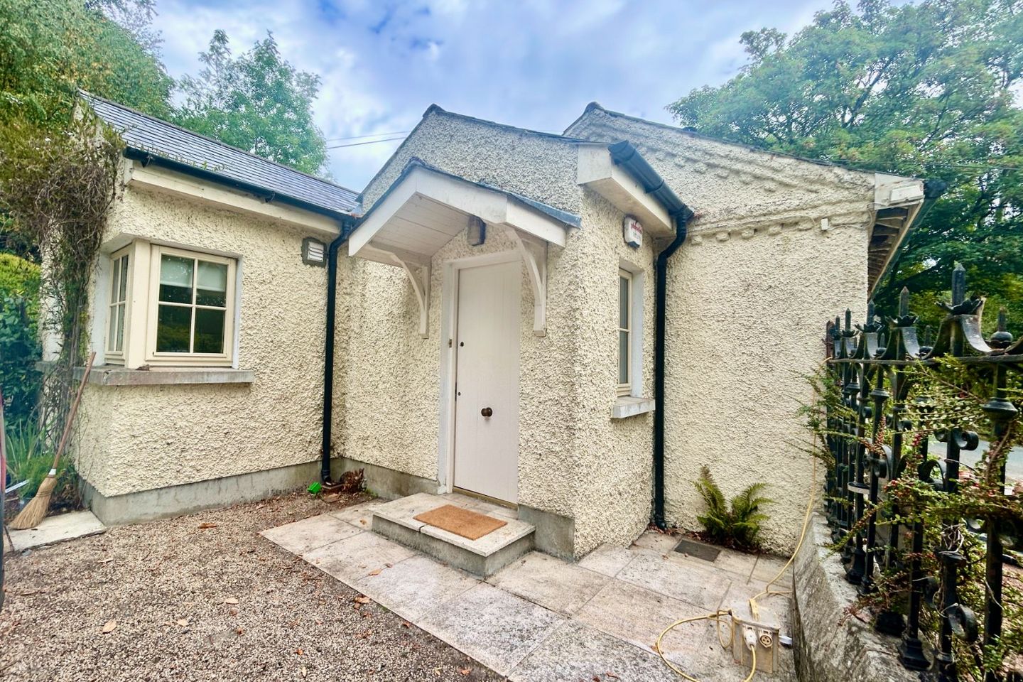 Altidore Castle Gate Lodge, Kilpedder, Co. Wicklow