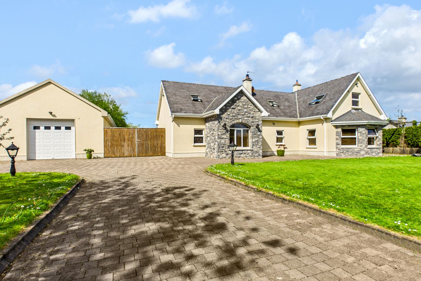 Pride House, Addroon, Ruan, Ennis, Co Clare, V95E3VW
