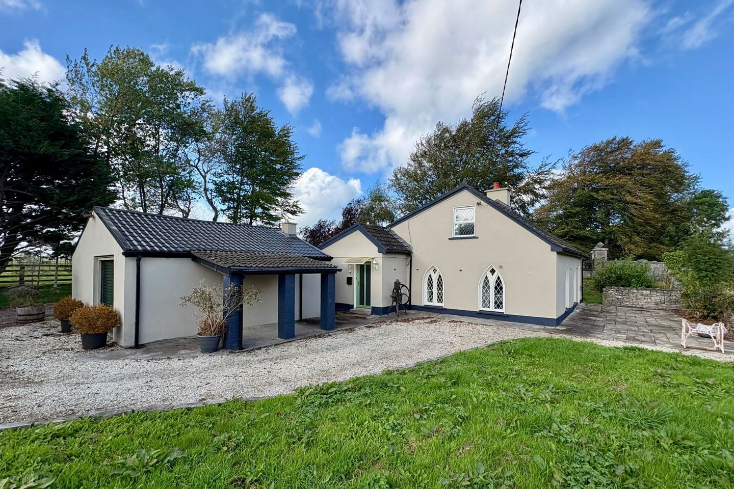Lisbride Lodge, Carrowroe, Ballymurray, Co. Roscommon