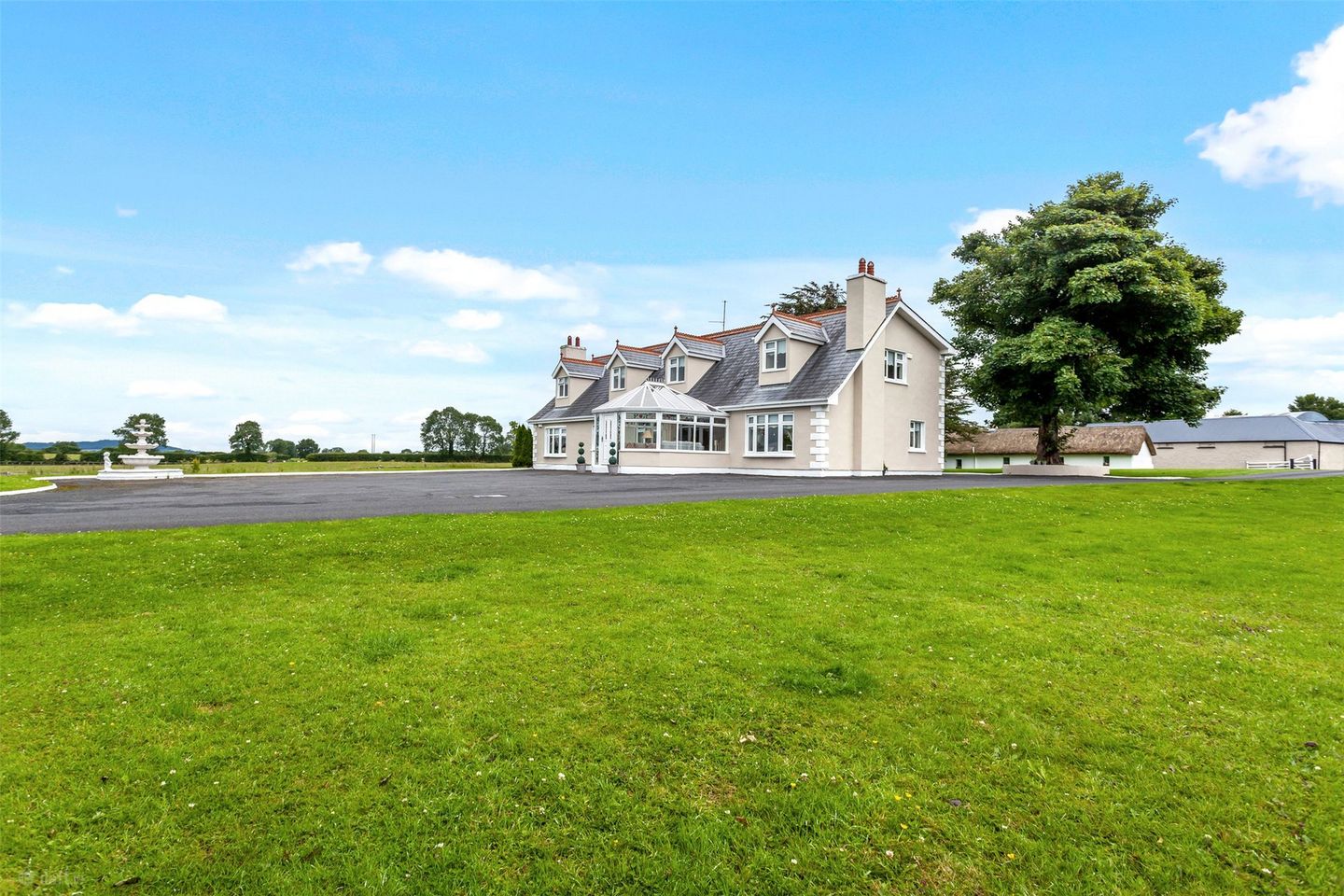Moore's Bridge House & Cottage, The Curragh, Newbridge, Co. Kildare, R56WP11