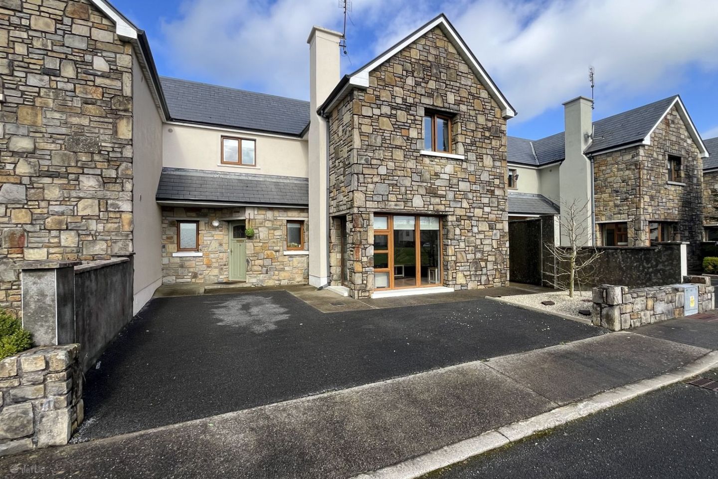 14 Hillcrest, Mayfield, Claremorris, Co. Mayo, F12E2T4