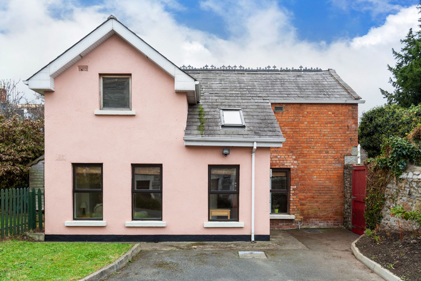 The Coach House
Church Grounds
York Road, Dun Laoghaire