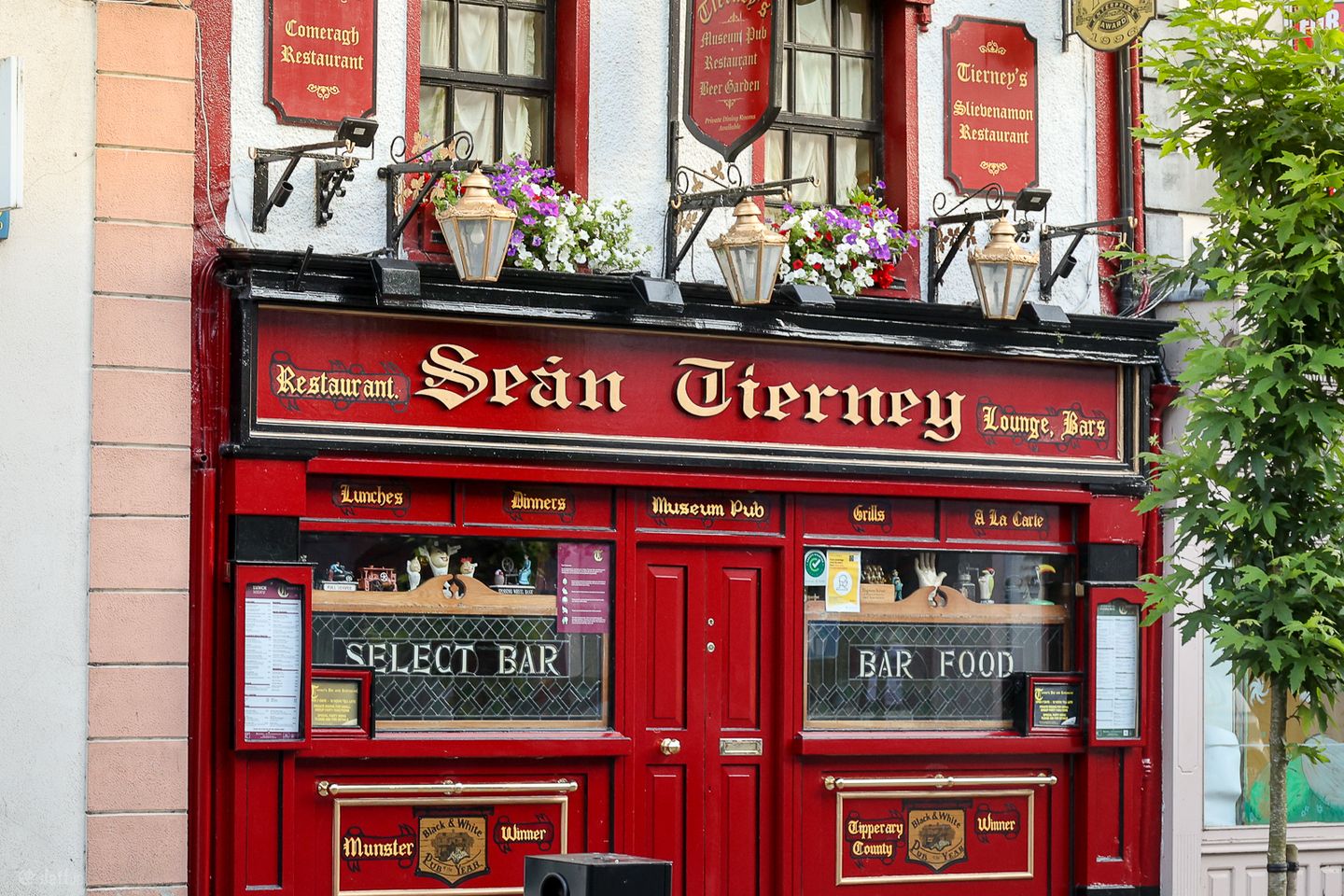Sean Tierney's Bar & Restaurant, 13 O'Connell St, Clonmel, Tipperary, E91RD83
