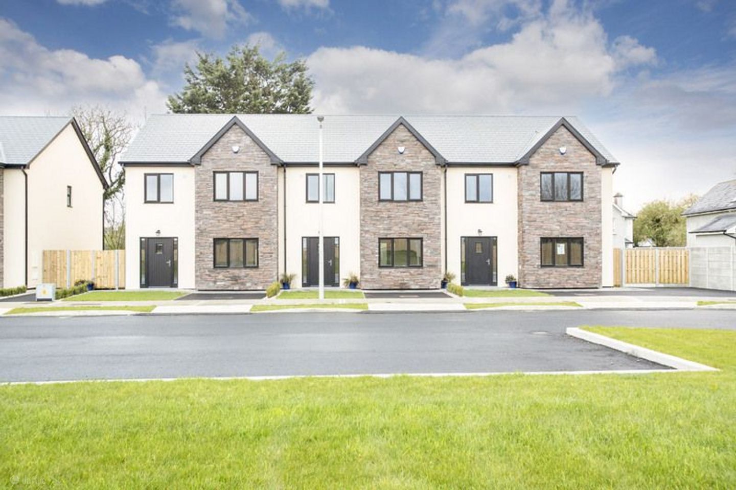 4 Bed Terraced, Kingscourt, Castlepollard, Co. Westmeath