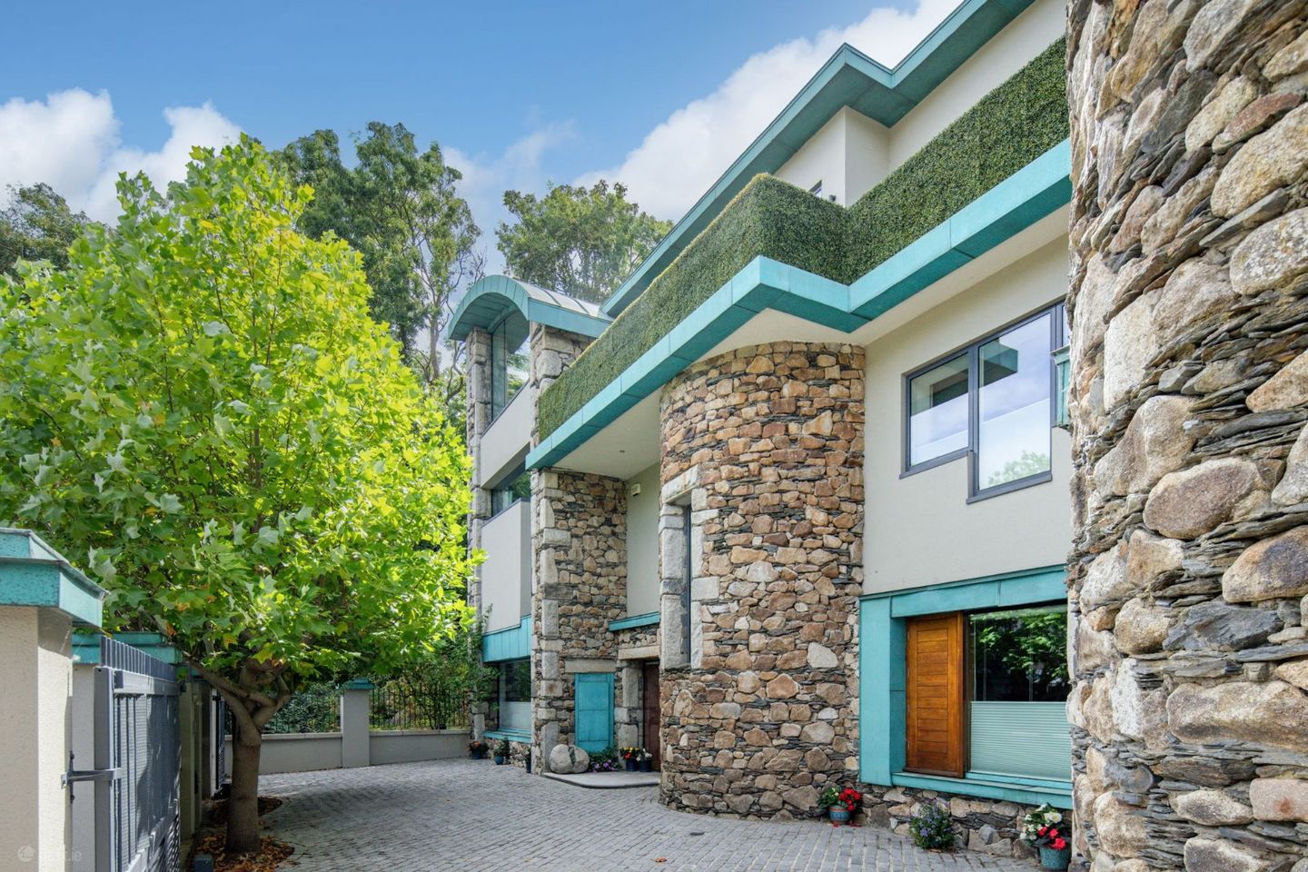 Carrick, Dodder Park Road, Rathfarnham, Dublin 14, D14FH22