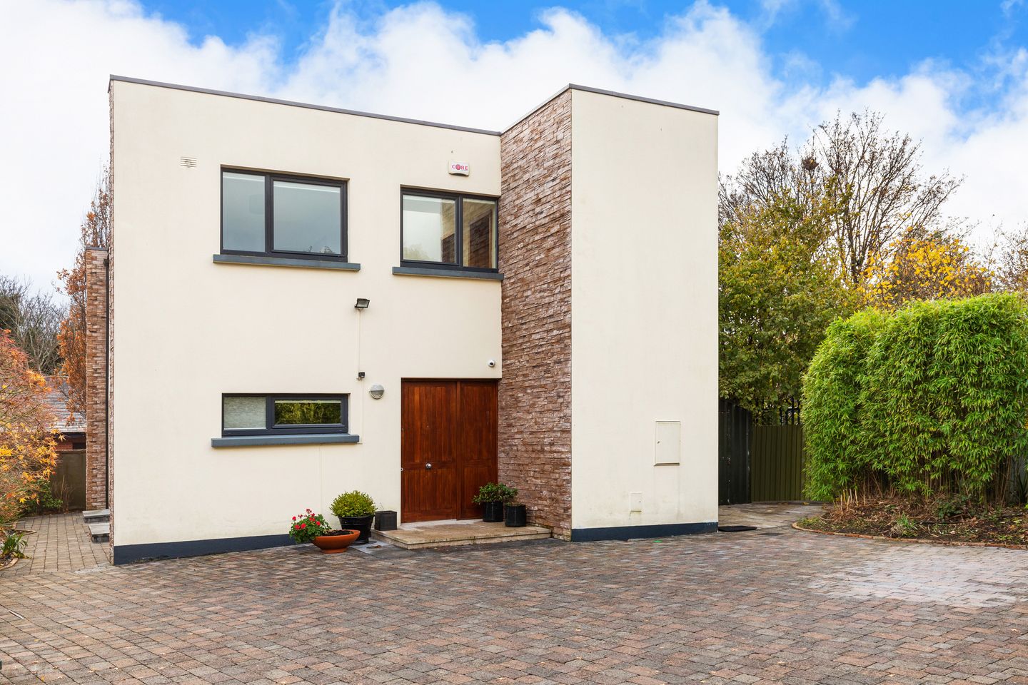 97B Highfield Park, Dundrum, Dundrum, Dublin 14, D14Y190