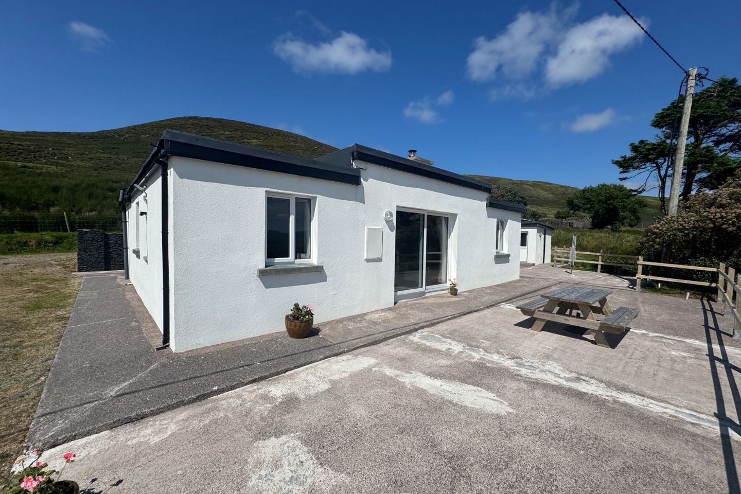 Mountain Escape, Coomastow, Aughatubrid, Cahersiveen, Co. Kerry, V23NX73