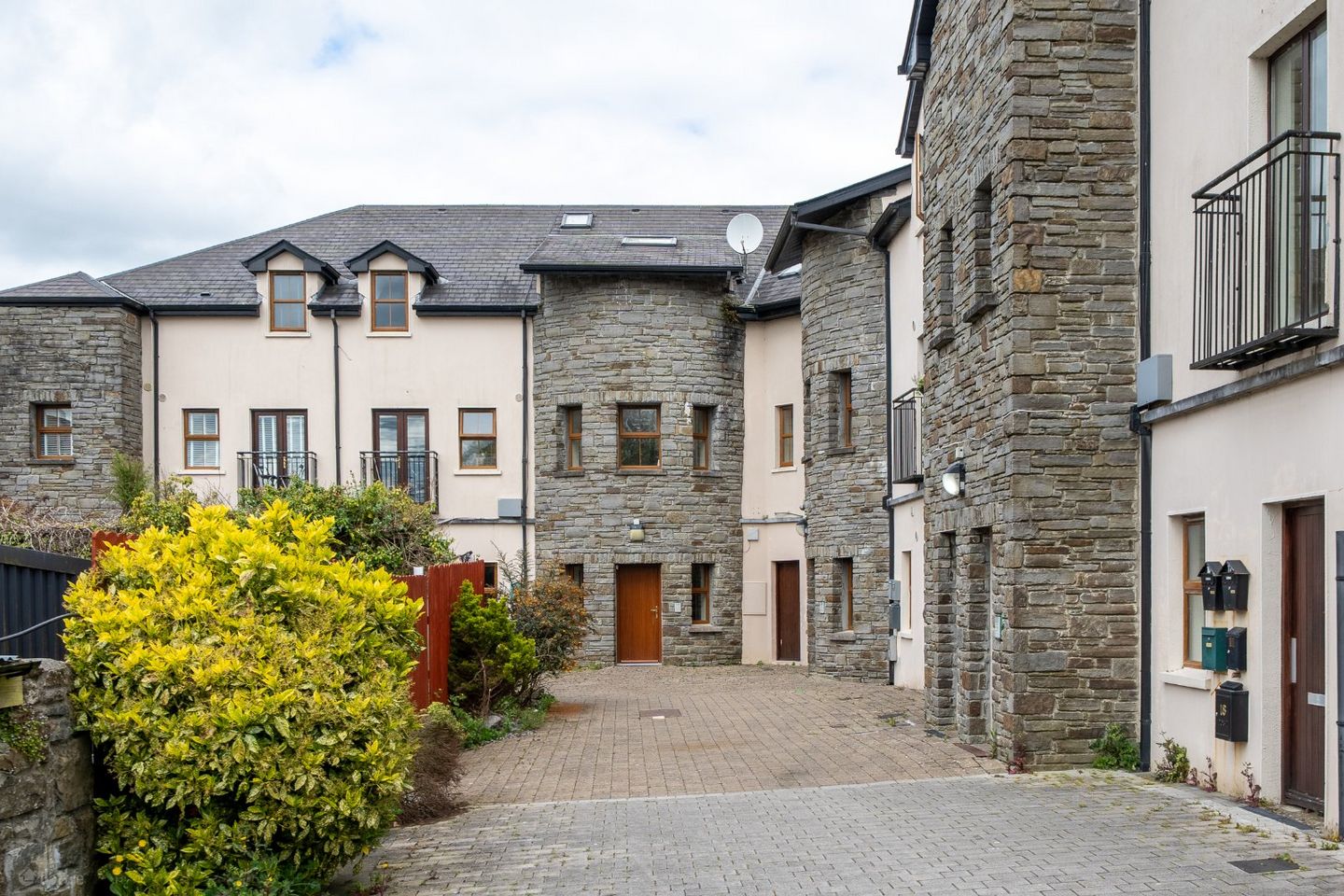 13 The Archways, Bridge Street, Carrick on Shannonm, Co. Leitrim, N41KC57