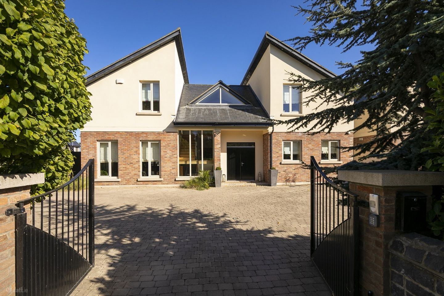 Cetona, Kinsealy Lane, Malahide, Co. Dublin, K36R928