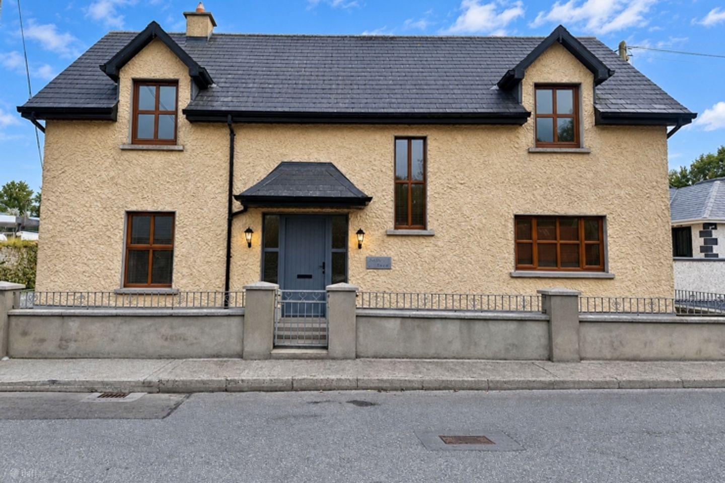 Nelly's Place, Ninemilehouse, Carrick On Suir, Co. Tipperary, E32FK73