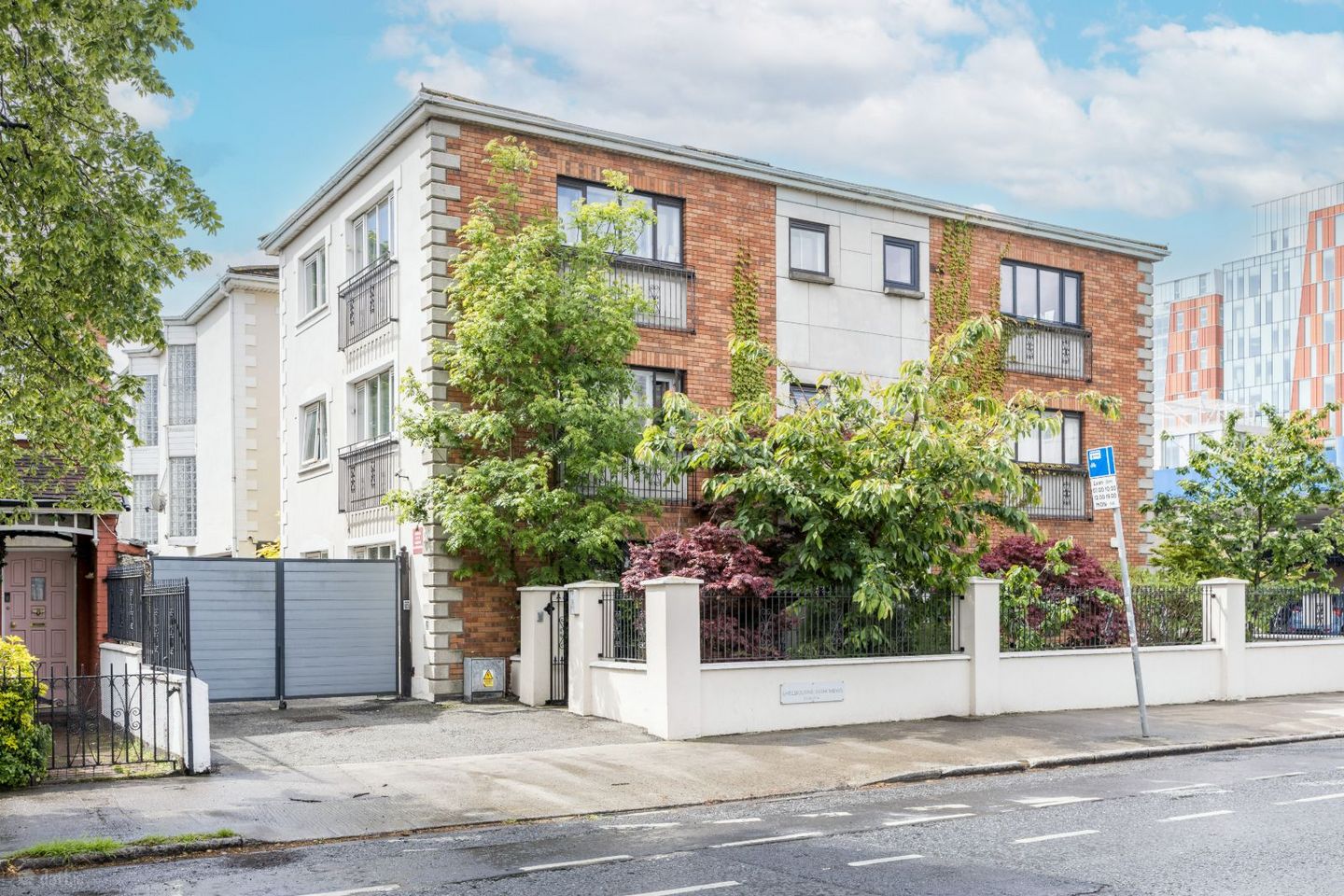 Shelbourne Park Mews, Grand Canal Dock, Dublin 4