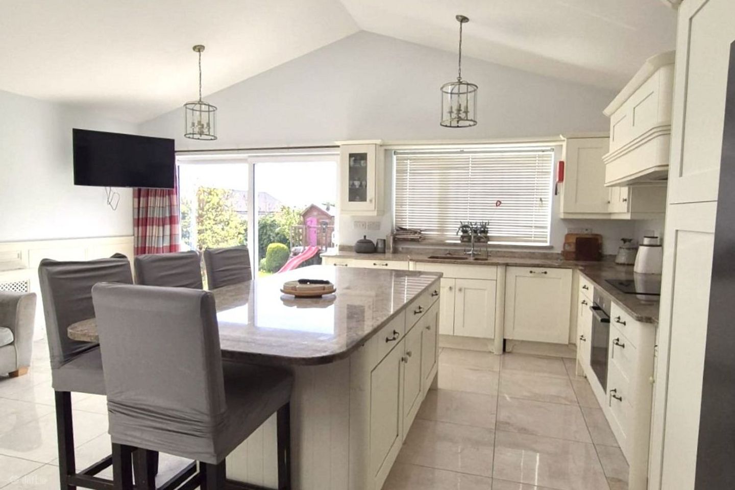 237 Ros Caoin, Roscam, Galway, Garraun, Co. Galway