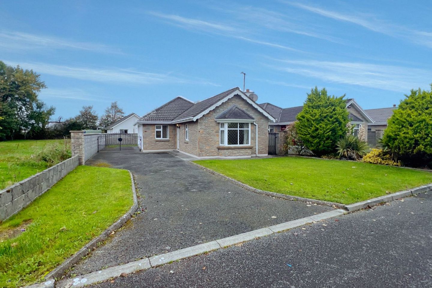 14 Riverside View, The Pines, Ballinasloe, Co. Galway, H53W958