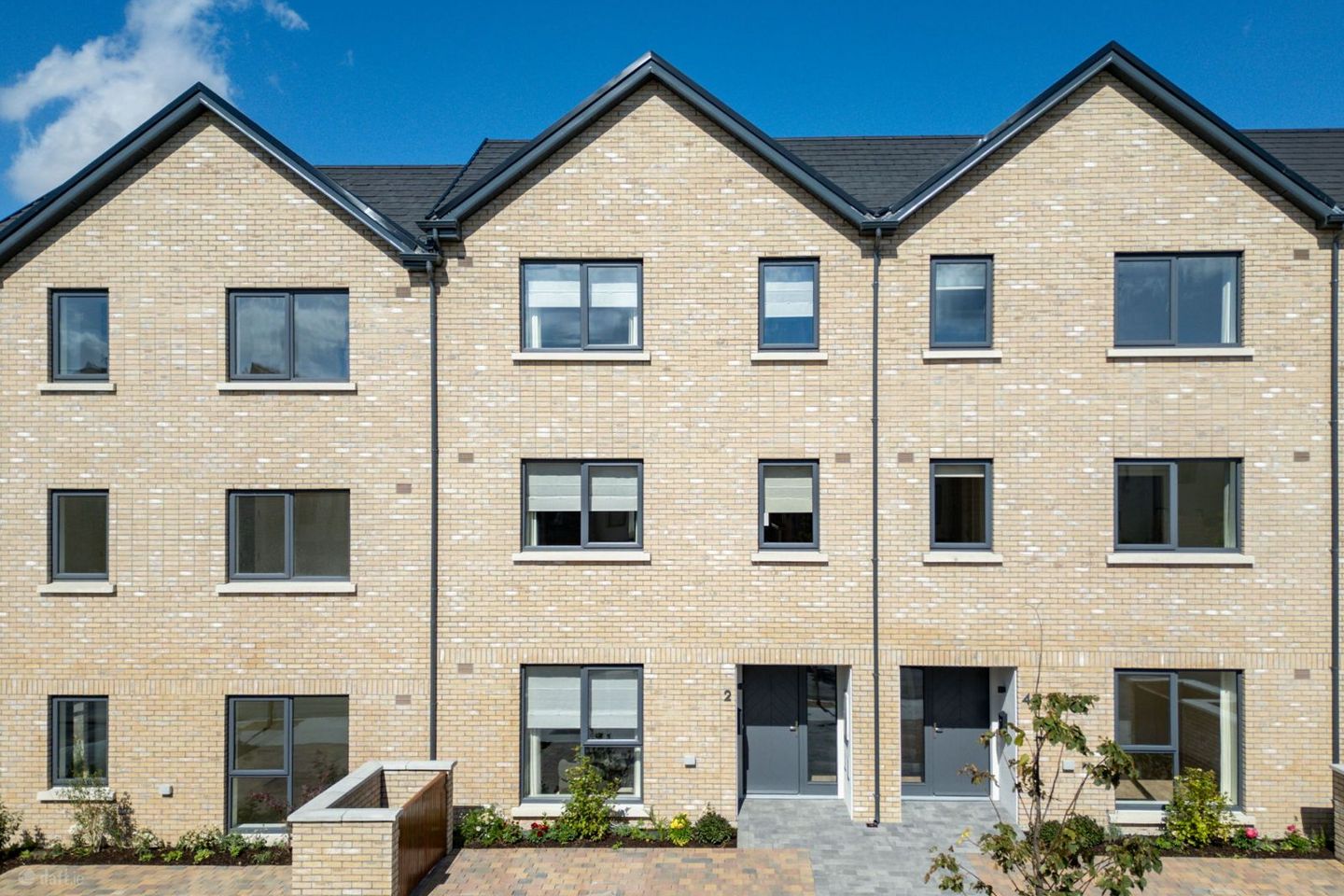 4 Bed Mid Terrace House, Dolmen Lane , Brennanstown, Brennanstown