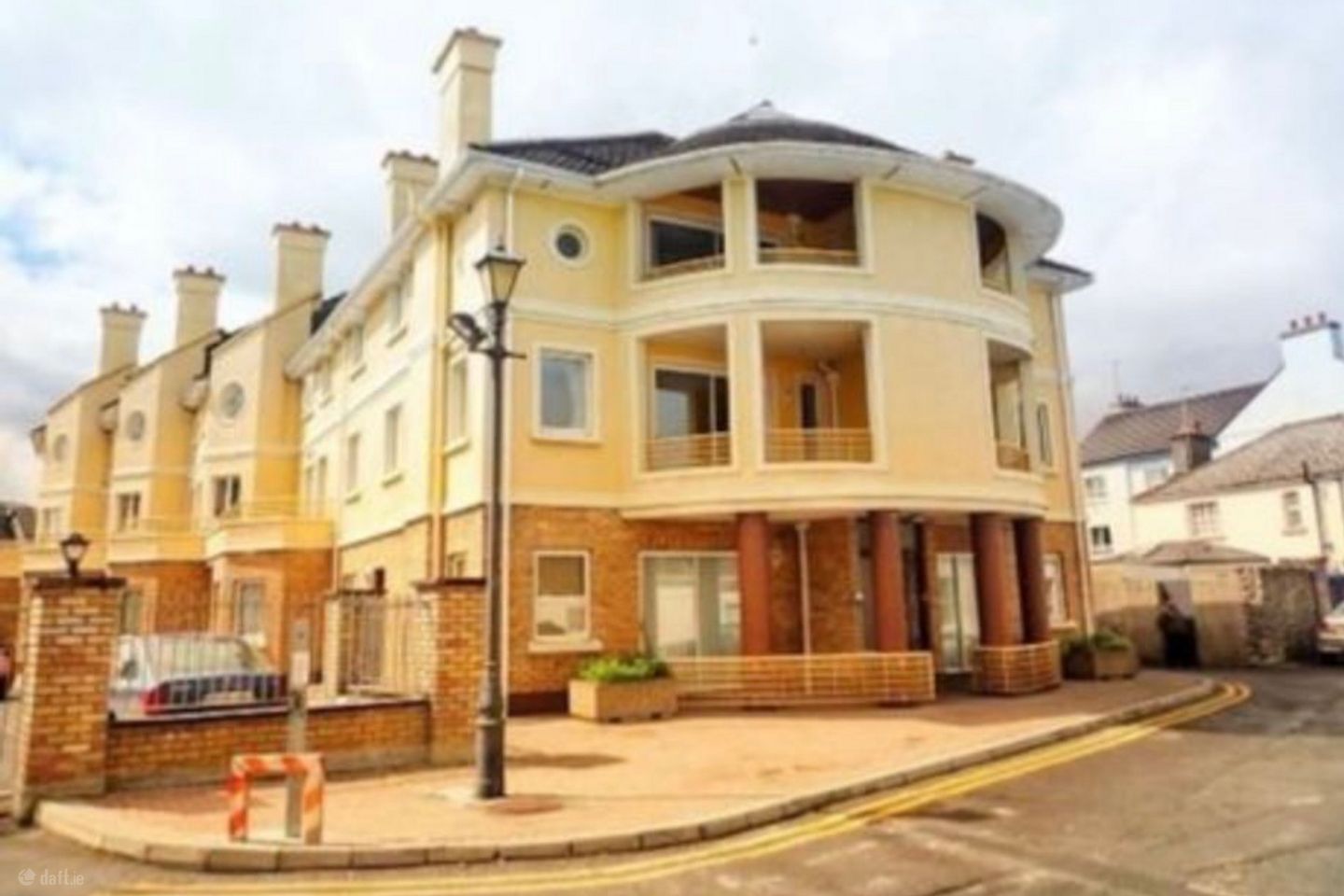 Shannon weir apartment town center , Athlone, Co. Westmeath