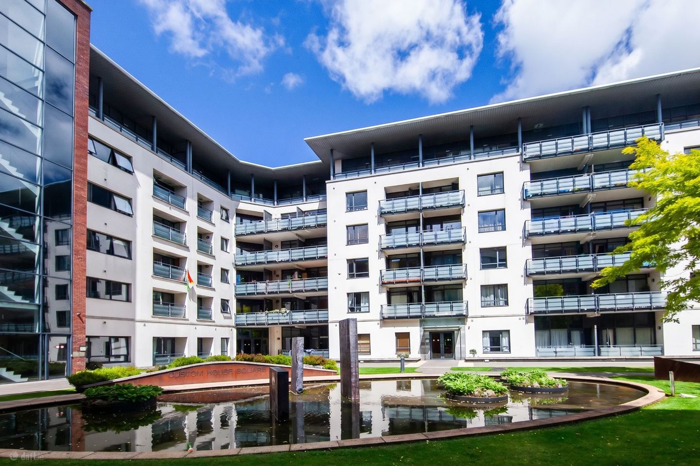 12 Barrow House, Custom House Square, Mayor Street Lower, IFSC, Dublin 1, D01Y338