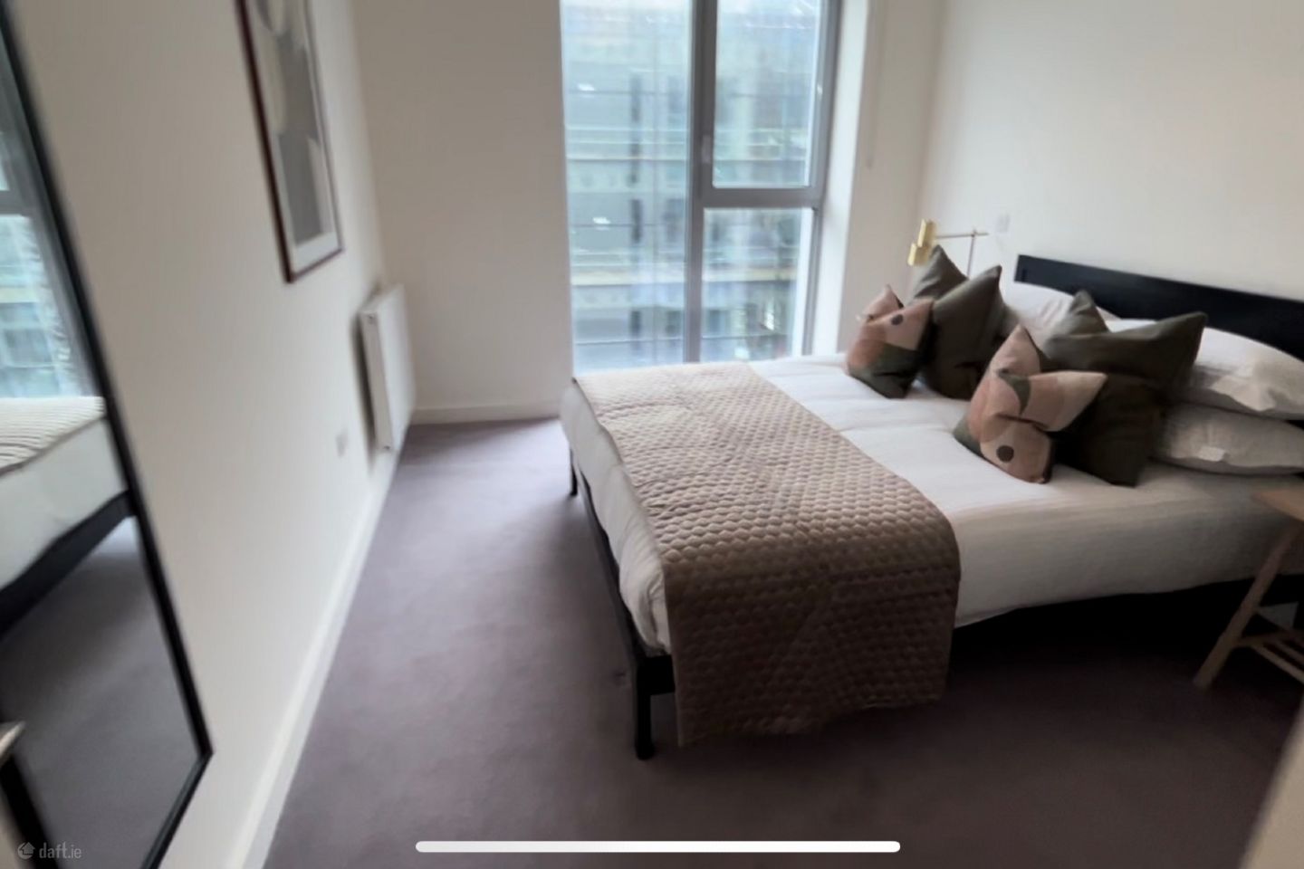 Move in ready - Modern Ensuite Room in 2 bed room Apartment , IFSC, Co. Dublin