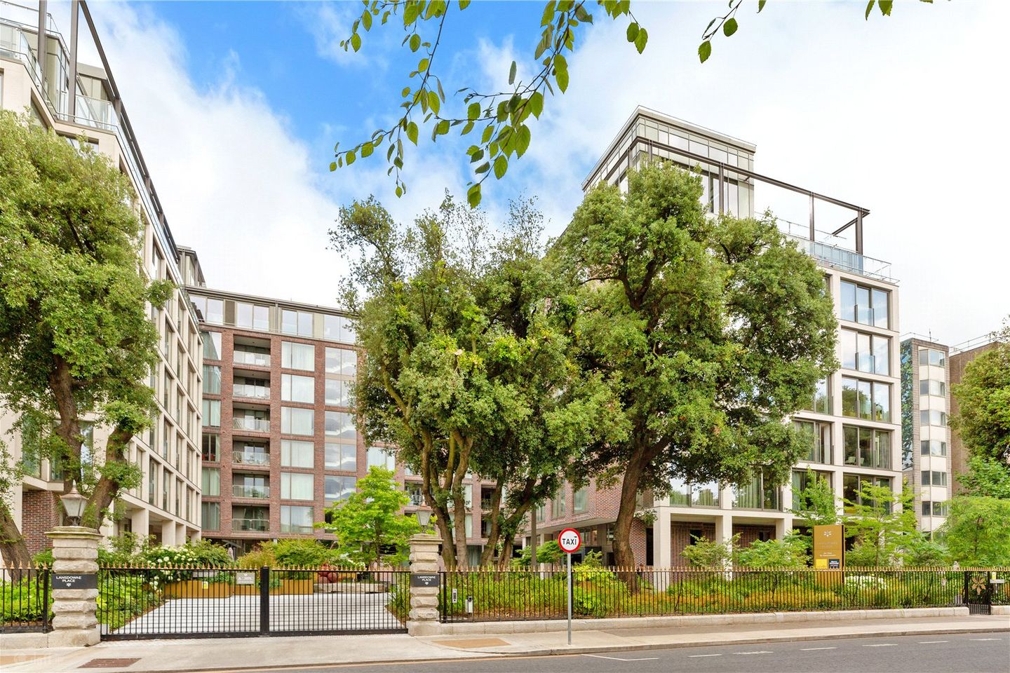 9 The Barrington, Lansdowne Place, Ballsbridge, Dublin 4, D04E8C3