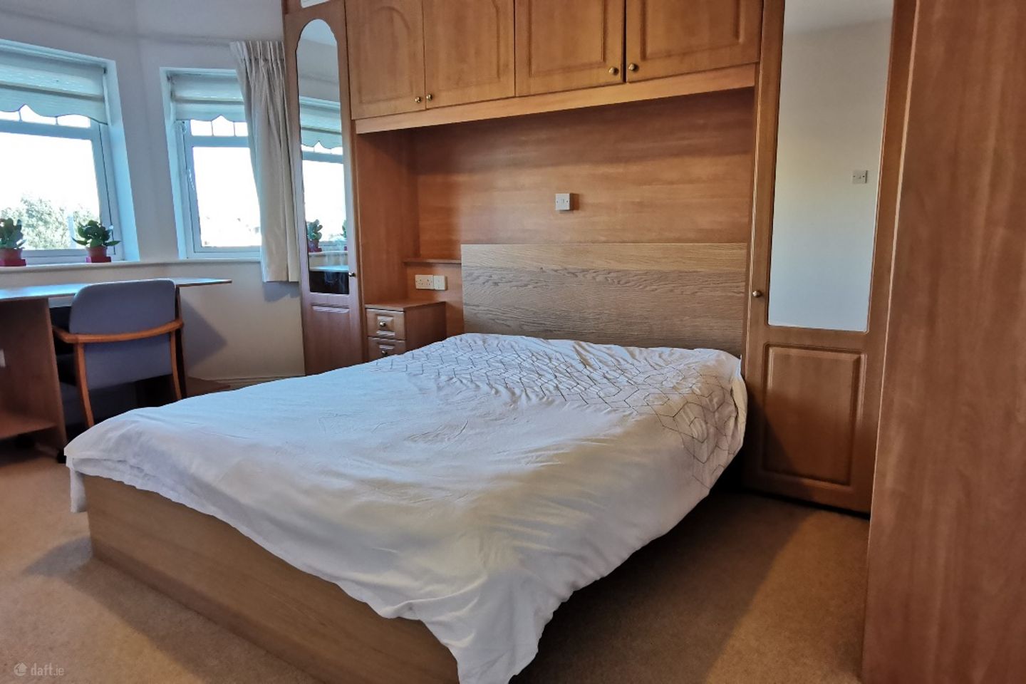 21 Meadowfield, Leopardstown, Dublin 18