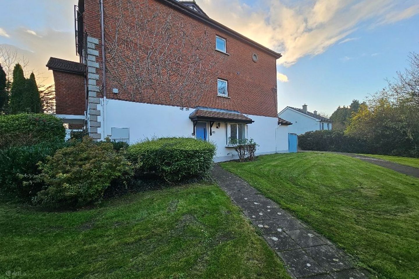 87 White Oaks, Roebuck Road, Goatstown, Dublin 14