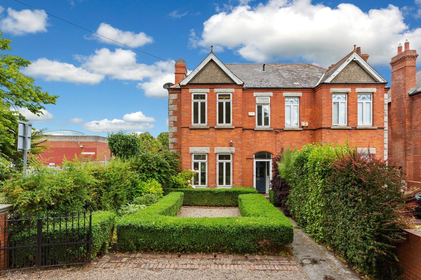 6 Holyrood Park, Sandymount, Dublin 4, D04DT82