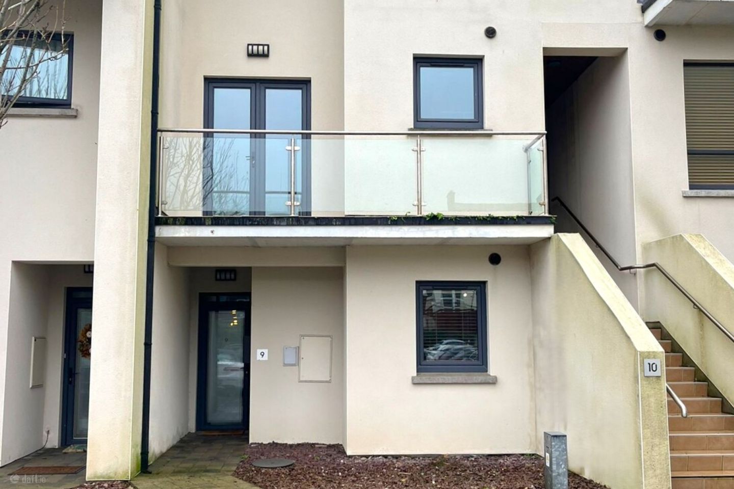 9 Riverbank, North Main Street, P72PD91