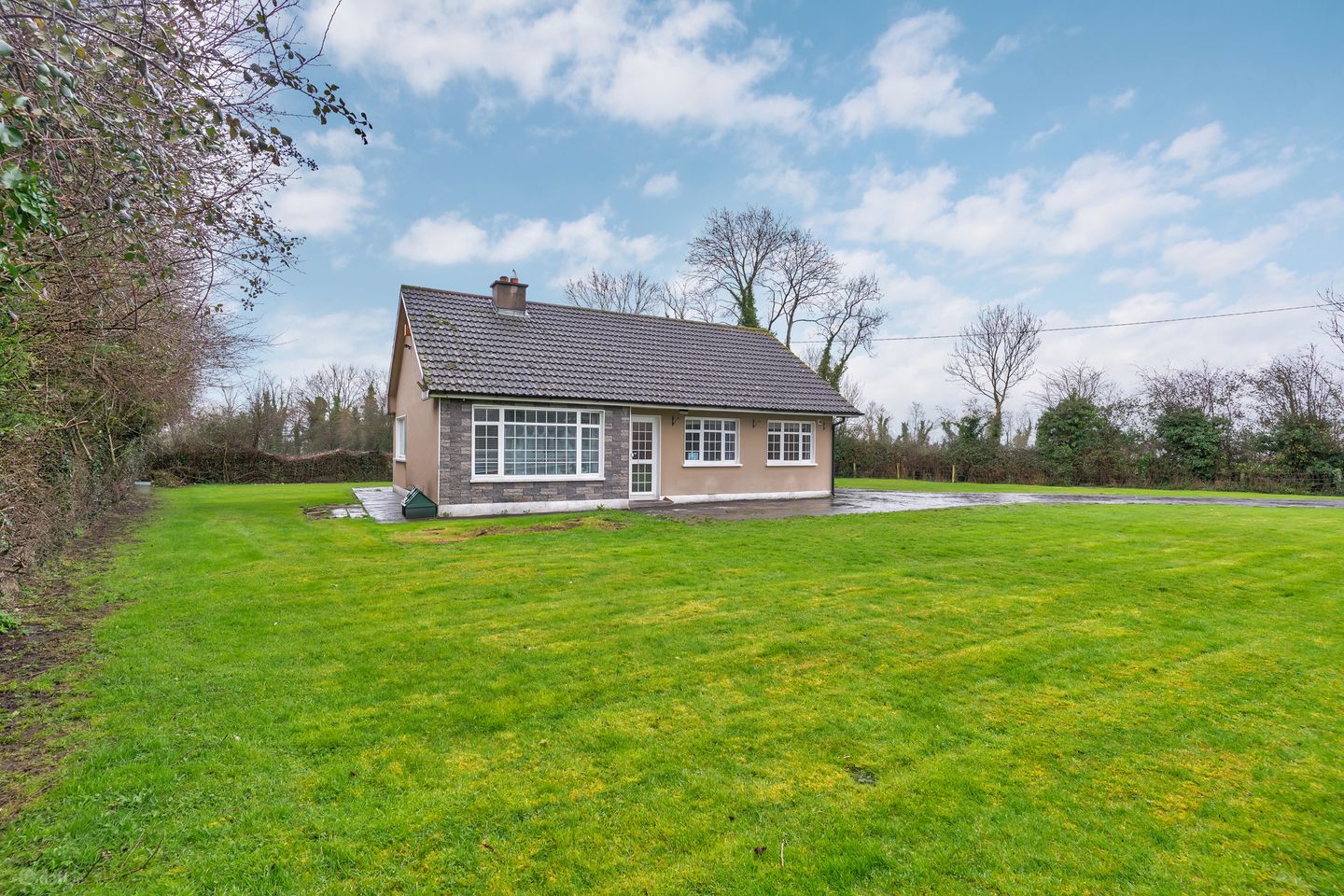 The Bungalow, Ballynagall, Ballickmoyler, Carlow, Co. Laois, R93H7T1