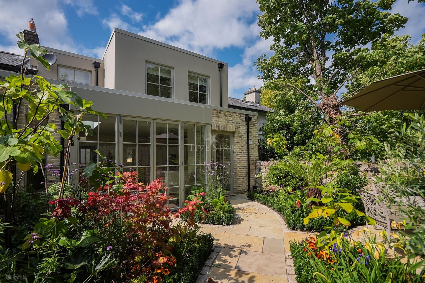 Lavish Ballsbridge Mews House, Raglan Lane, Co. Dublin