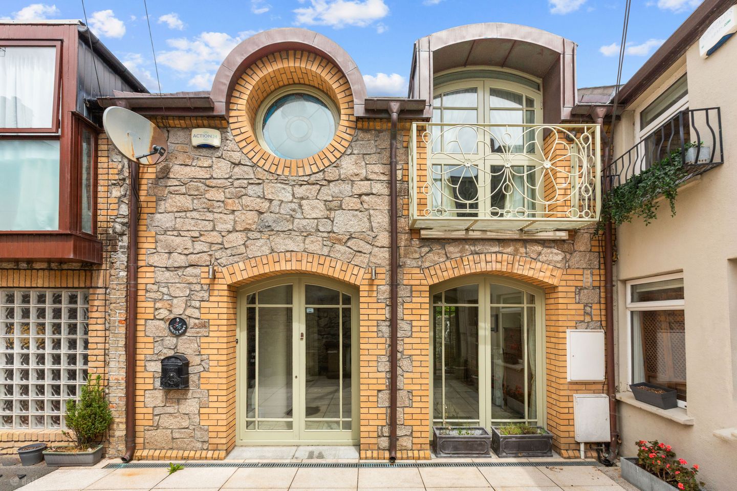 Lisieux Mews, Rere of 5 Charlemont Terrace, Charlemont Avenue, Dun Laoghaire, Co Dublin, A96EH33