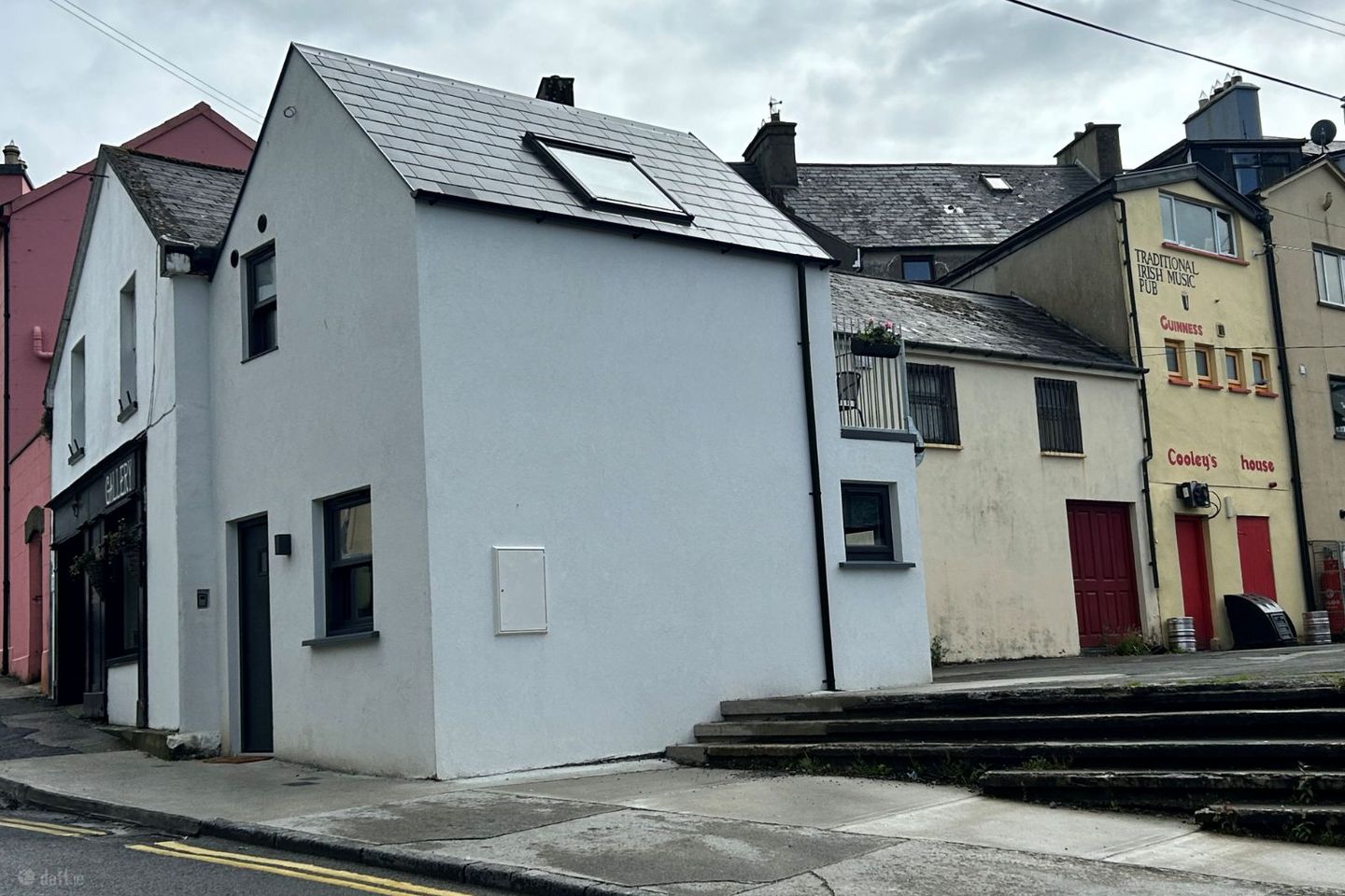 An Tigin Ban, The Square, Ennistymon, Co. Clare, Ennistymon, Co. Clare, V95V99D