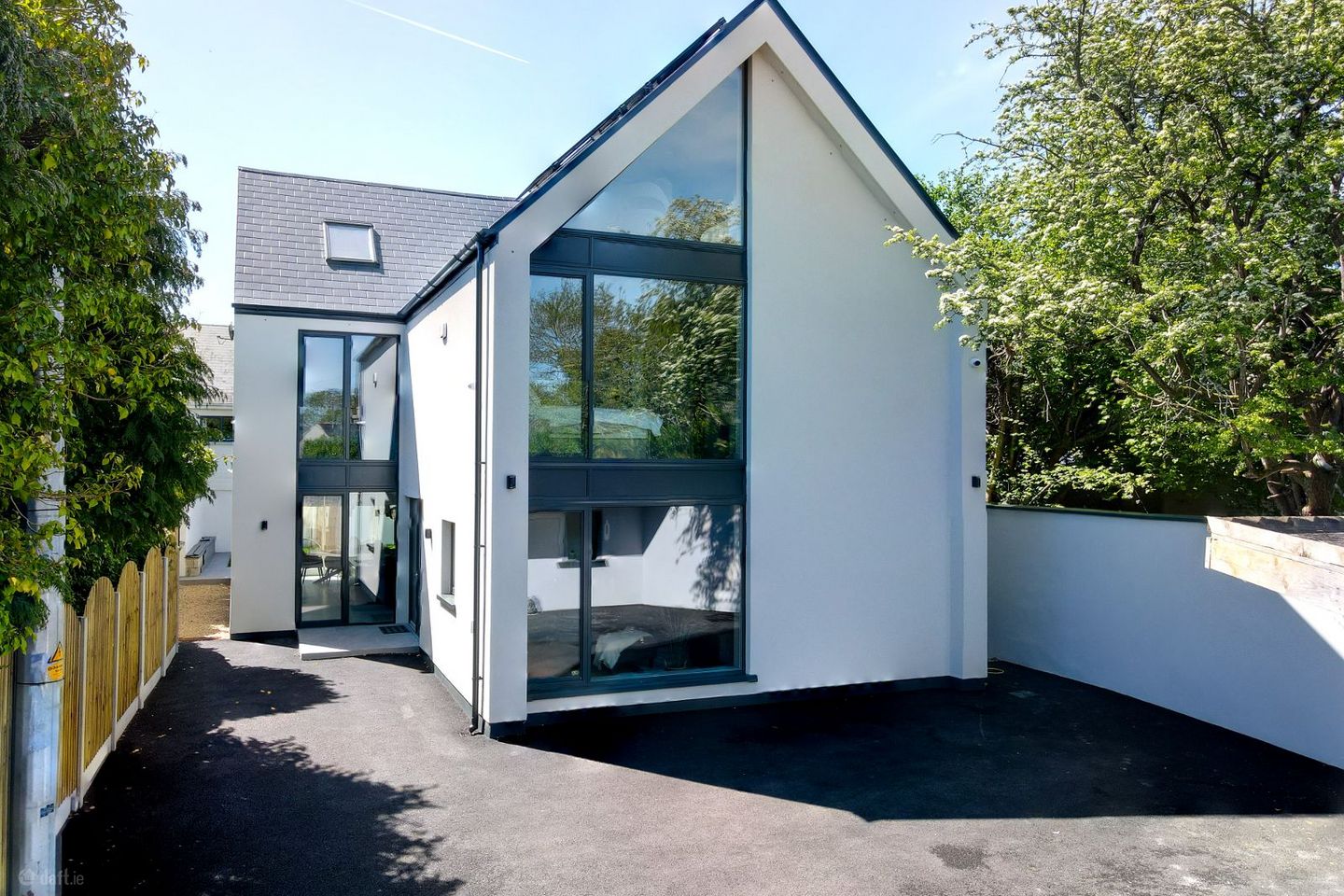Castleview, Killincarrig Village, Delgany, Co. Wicklow, A63VY19