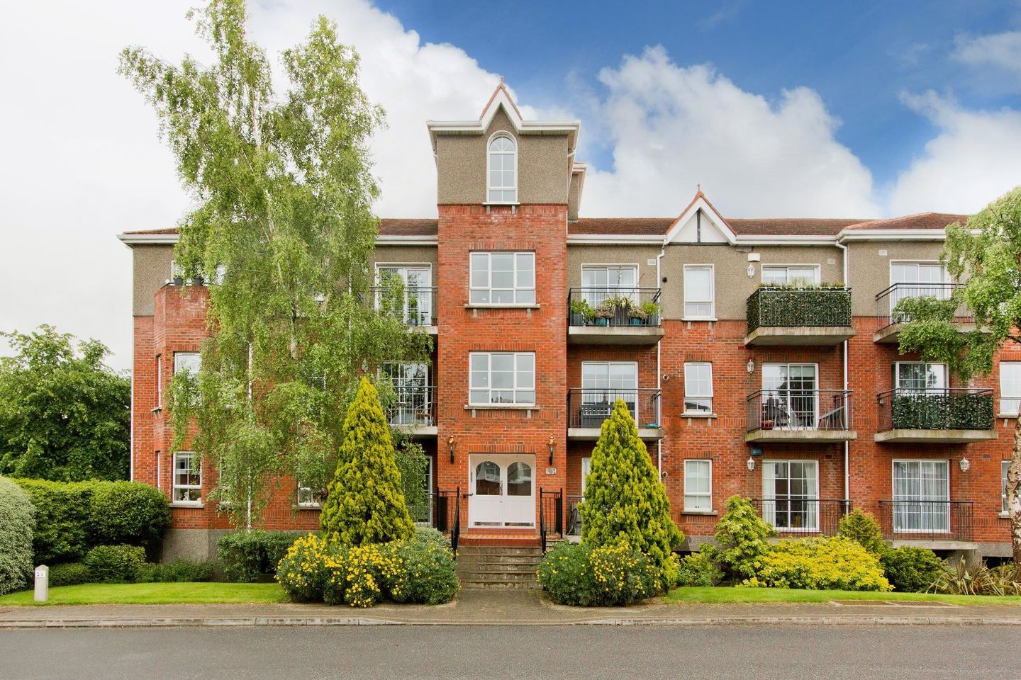 198 The Ash, Charleville Square, Rathfarnham, Dublin 14, D14XC97 is for