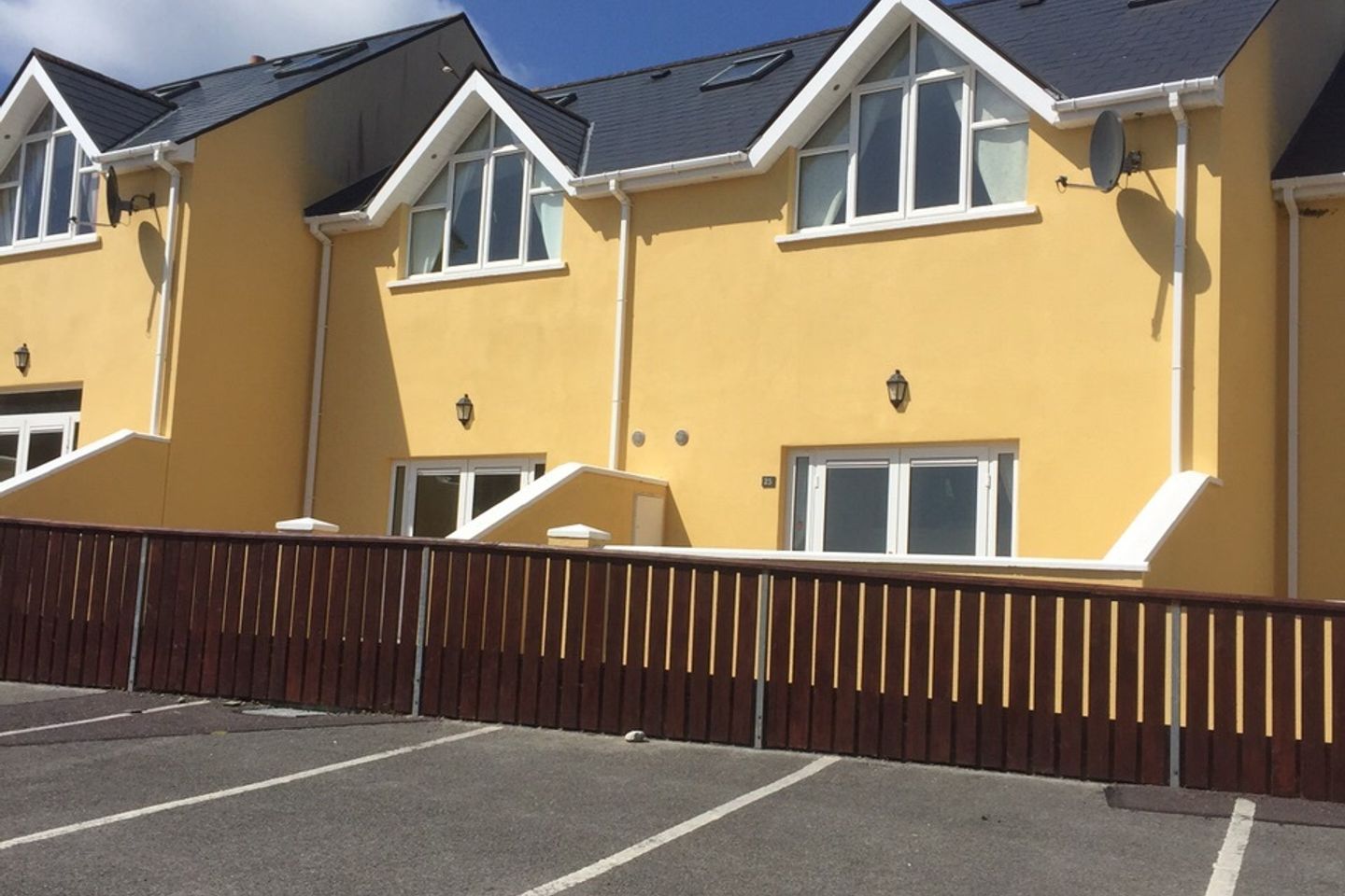Holiday Homes in 24 Courtyard Cottages, Barleycove Hotel Complex
