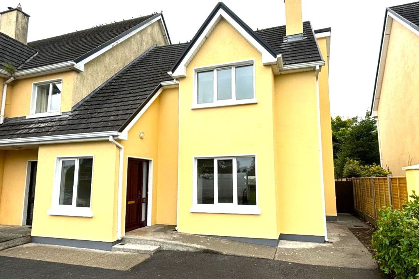 10 The Oaks, Frenchpark, Co. Roscommon, F45DT26