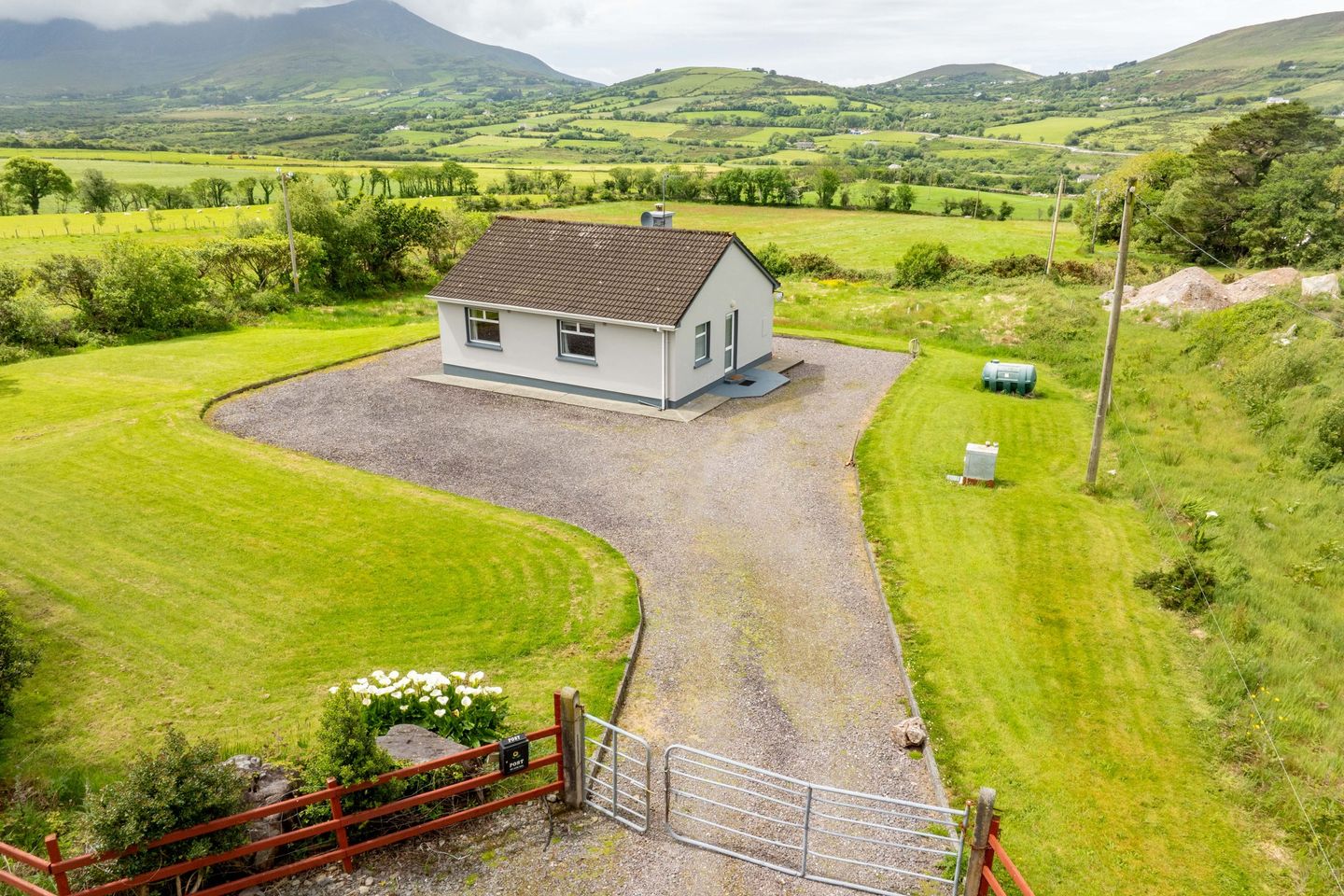 Bayview House, Coolroe Lower, Glenbeigh, Ballynakilly, Co. Kerry, V93Y2E9 is for sale on Daft.ie