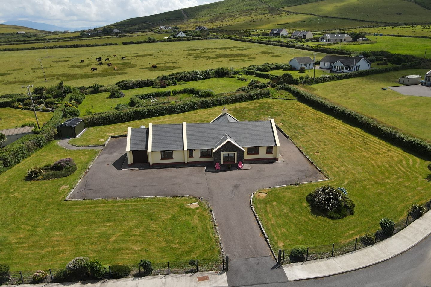 2 Oiléan Ruá, Ballywiheen, Ballyferriter, Co. Kerry, V92DX54 is for