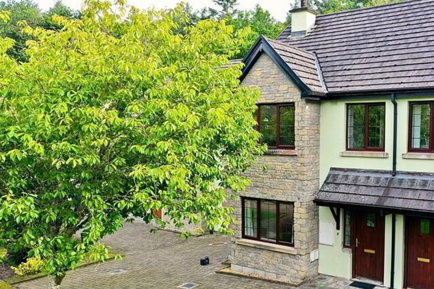 9 Mac Raghnaill, Lough Rinn, Mohill, Co. Leitrim, N41K640 is for sale