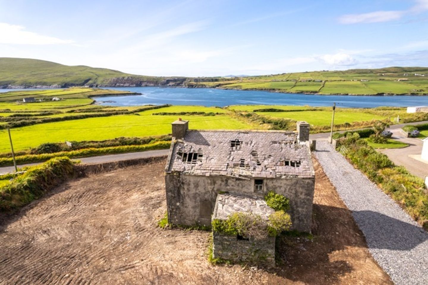 Ref 1087 - Old Farmhouse & Ruins, New Road, Portmagee, Co. Kerry