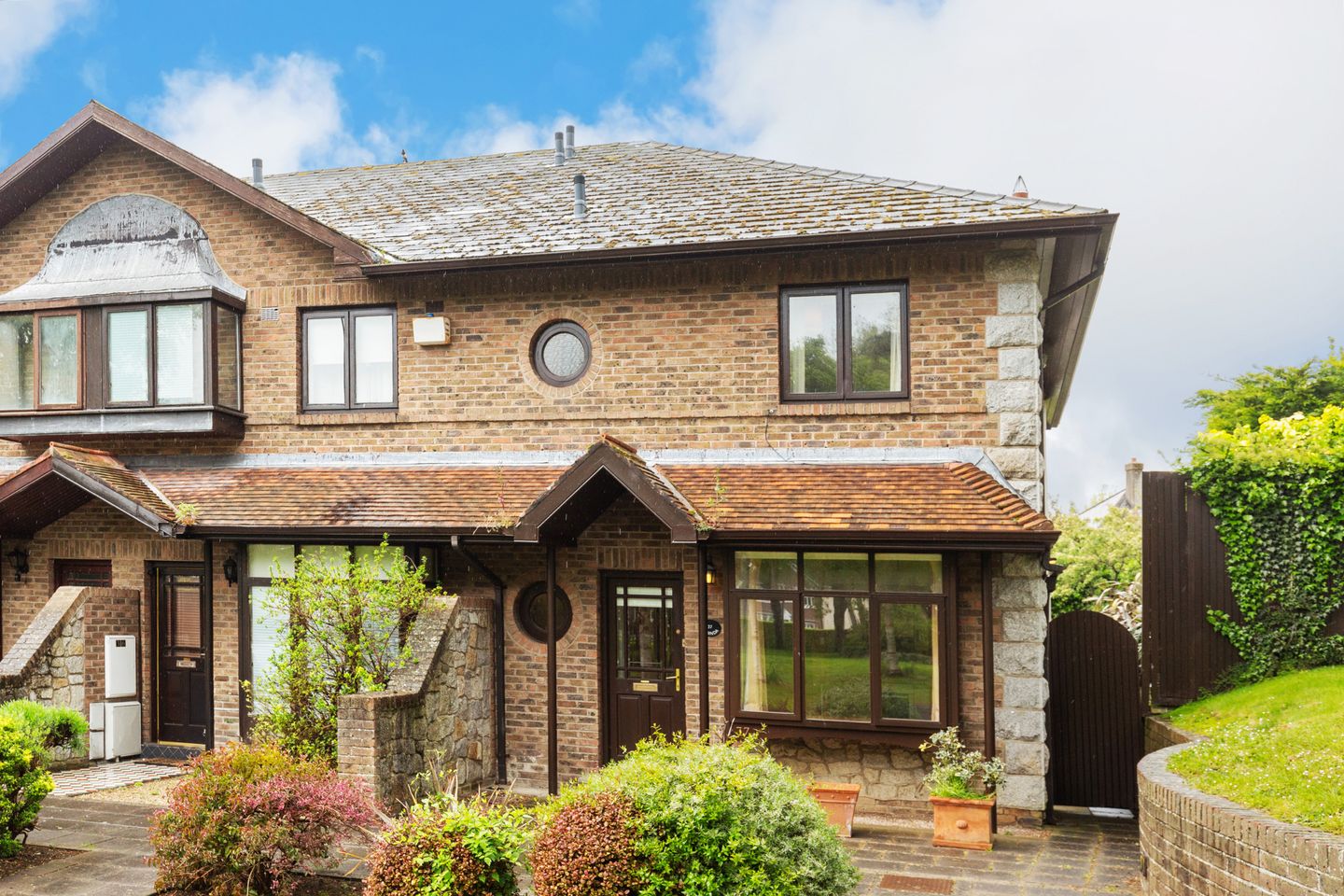 37 Stradbrook Lawn, Stradbrook, Blackrock, Co. Dublin, A94P270 is for