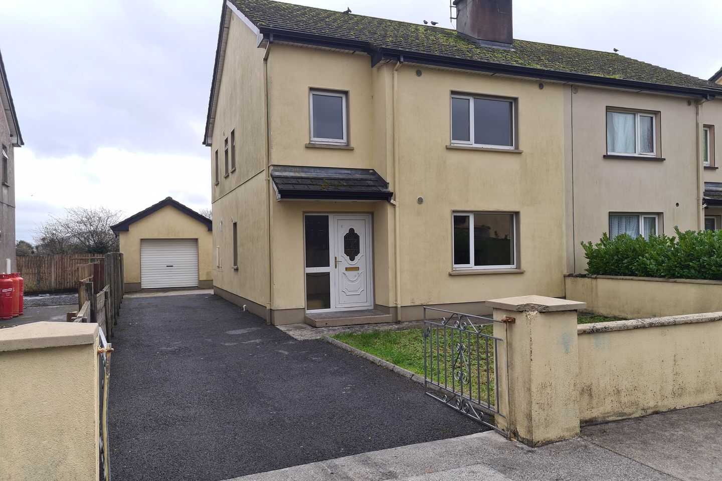 14 The Meadows, Ballaghaderreen, Co. F45AW62 is for sale on