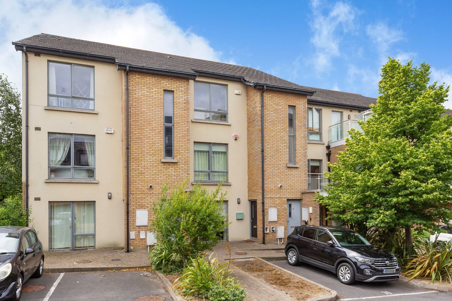 16 The Walk, Carrickmines Green, Carrickmines, Dublin 18, D18WY40