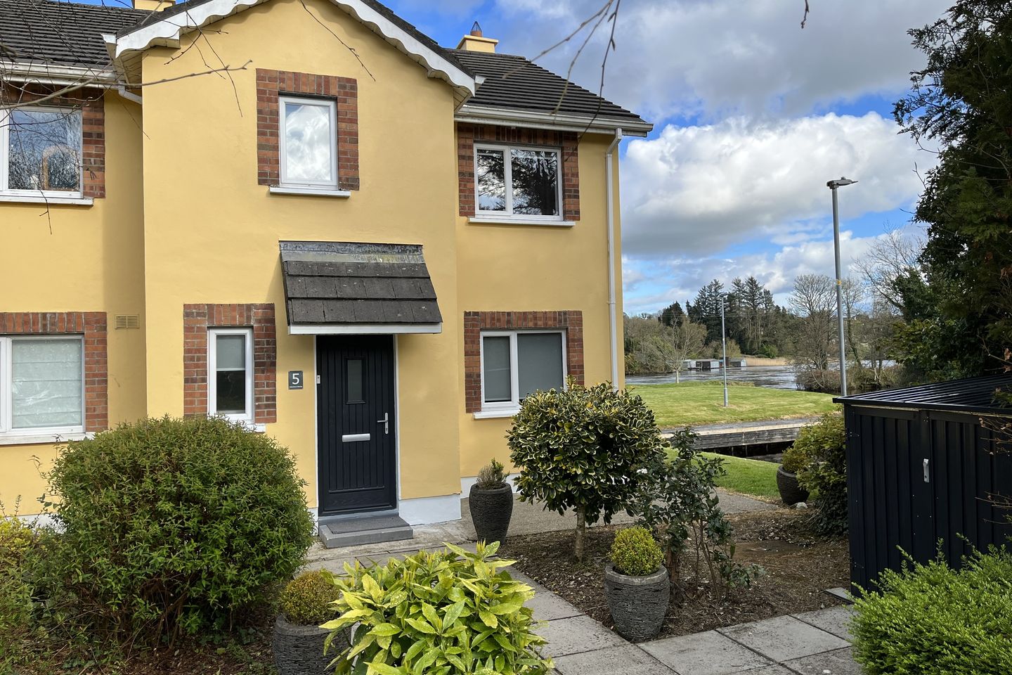 5 Lakeshore Marina, Clarisford, Killaloe, Co. Clare is for sale on Daft.ie