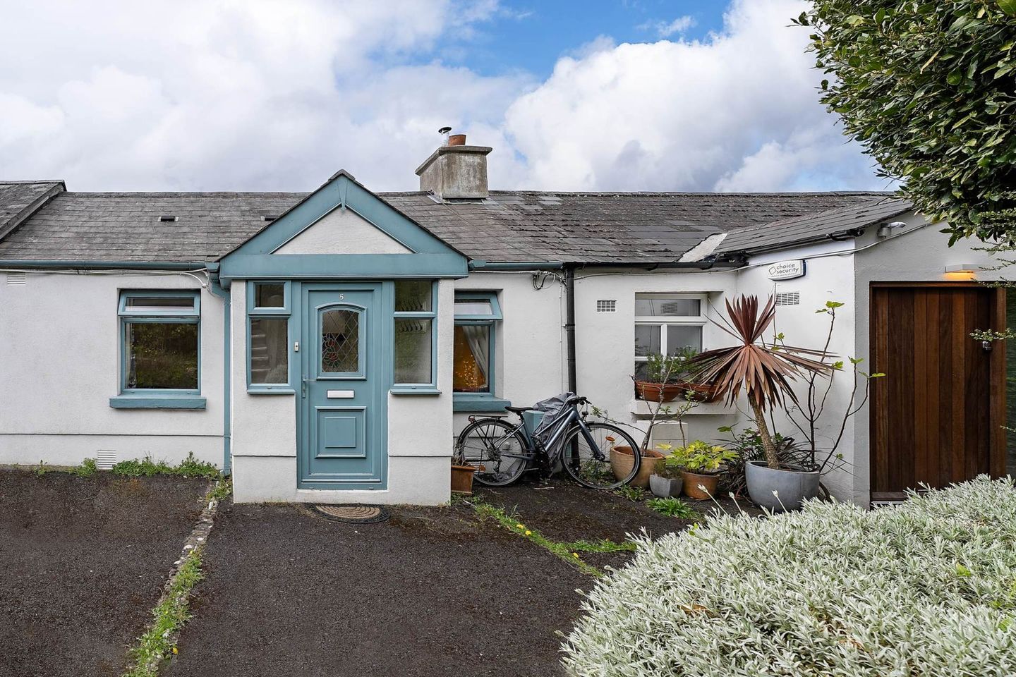 5 Millmount Grove, Dundrum Road. D14 XY31, Dublin 17, D14XY31 is for