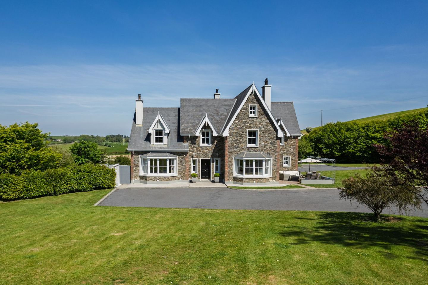 Bedroom Combi Boiler In Large House House For Sale With Bedrooms - Main Image