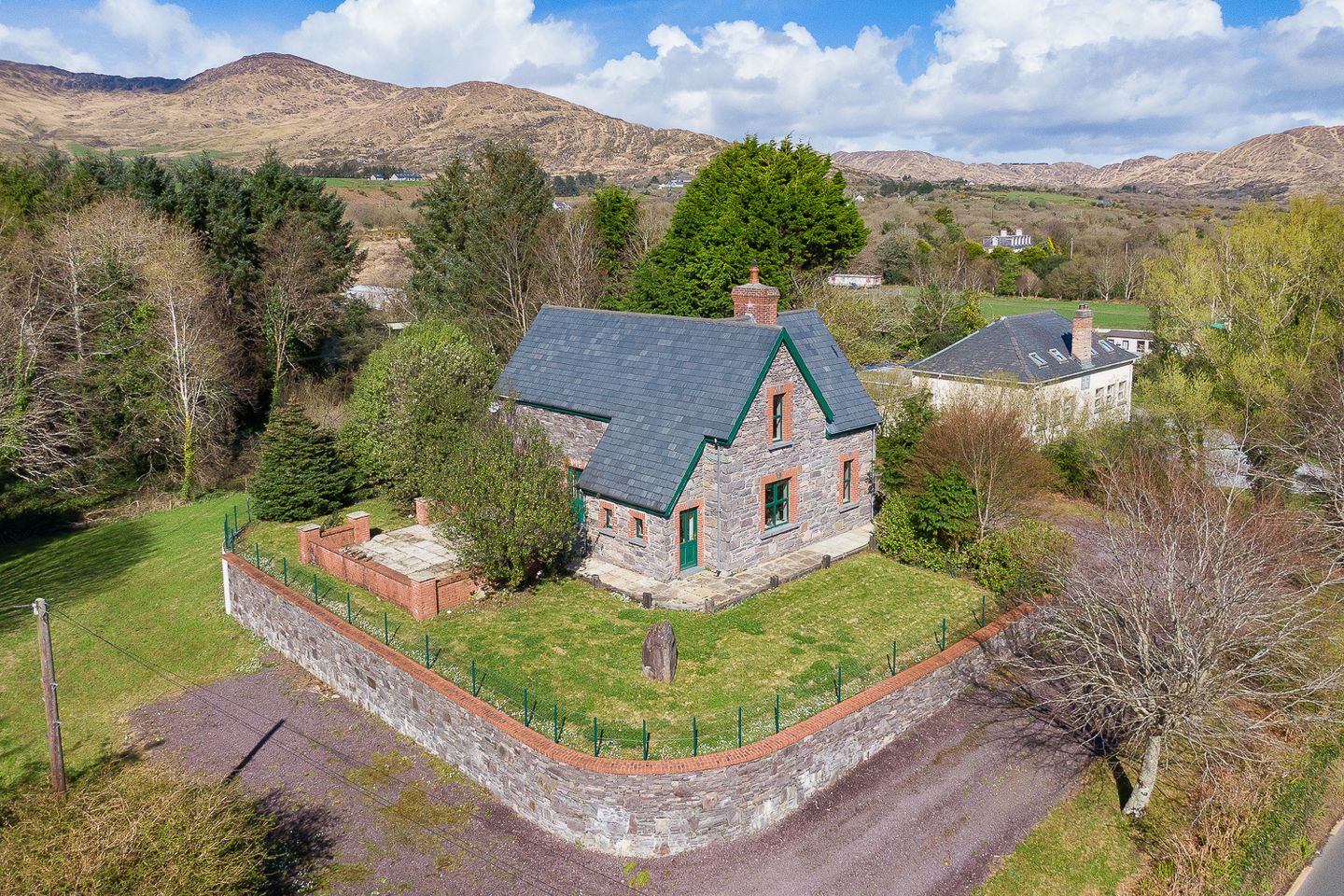 The Old School Residence, Behaghane, Castlecove, Co. Kerry, V93C85K is