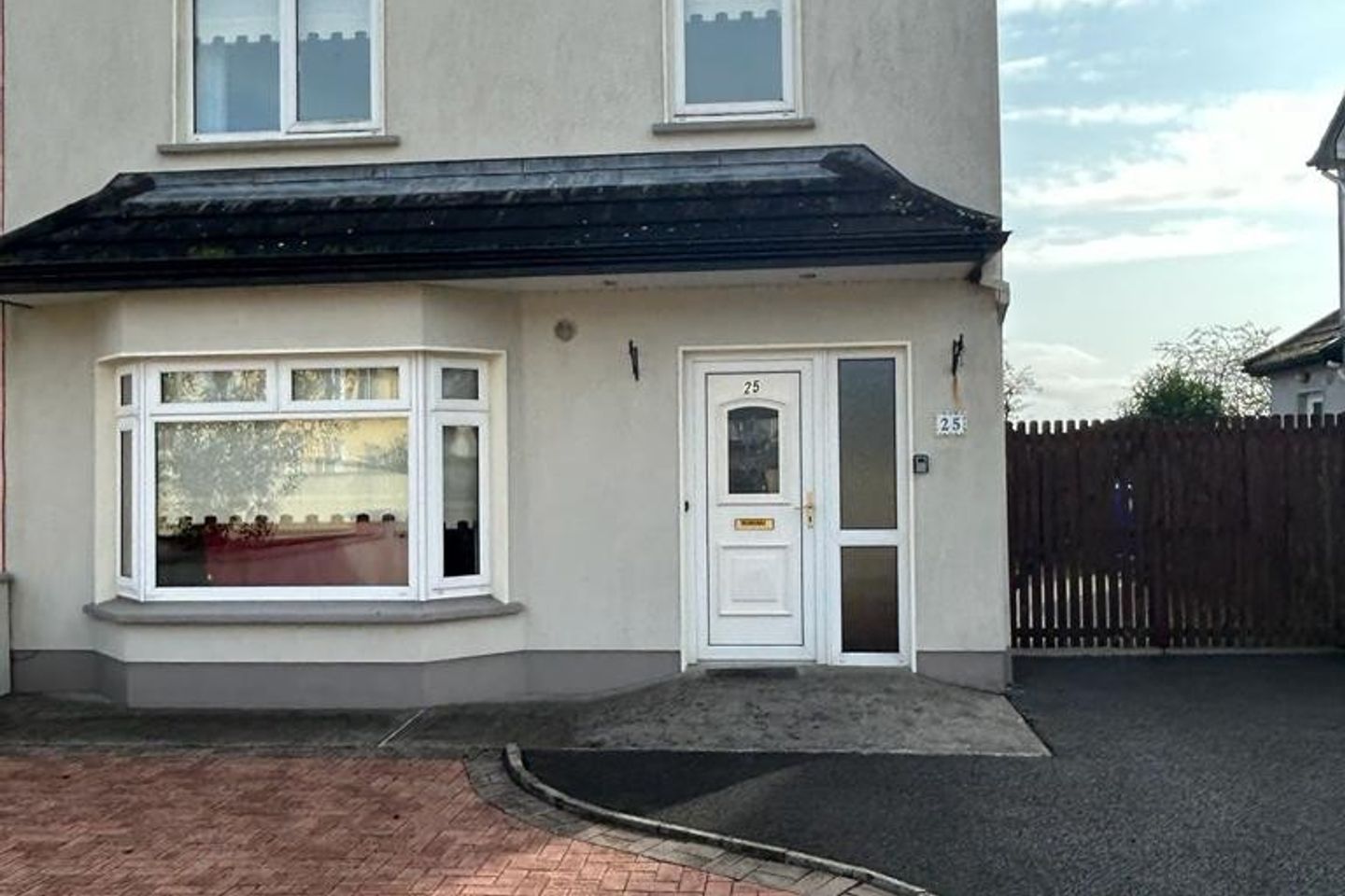 25 The Meadows, Ballaghaderreen, Co. F45Y368 is for sale on